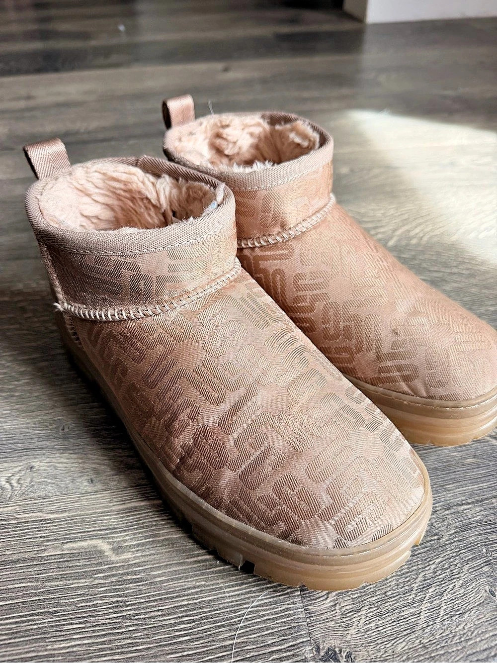 UGG Classic Mini II Ugg Print Tan Boots US 6